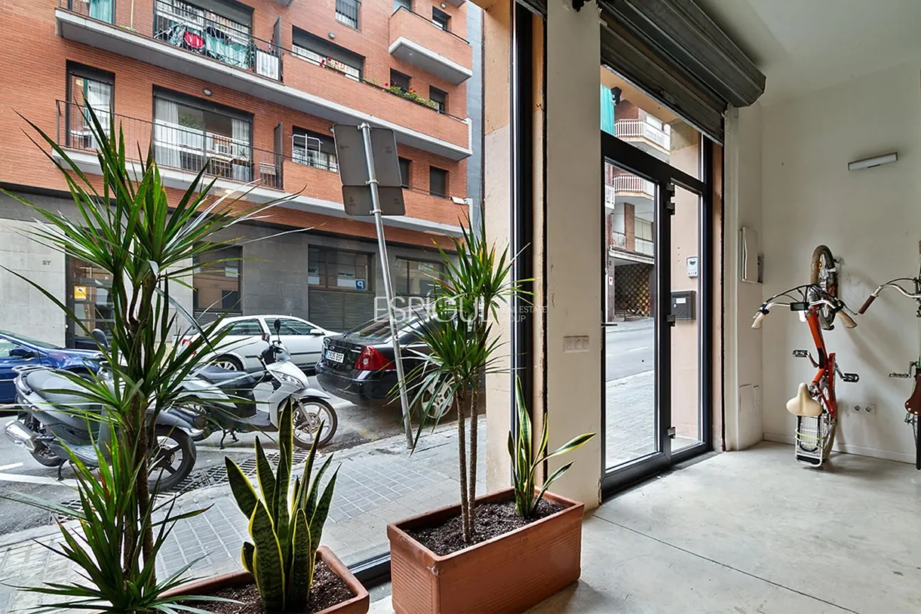 Loft with terrace and high profitability in Poble-sec