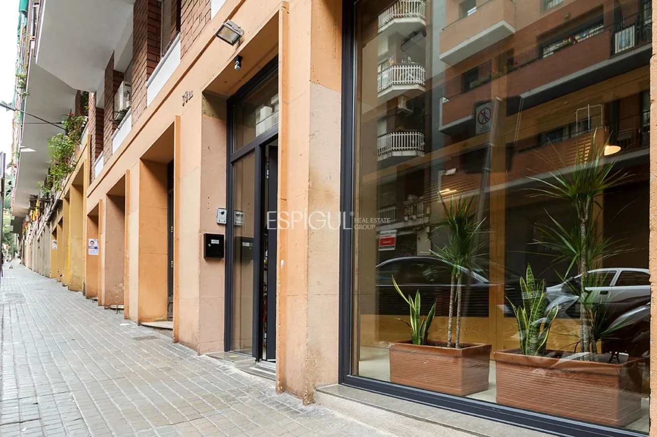 Loft with terrace and high profitability in Poble-sec