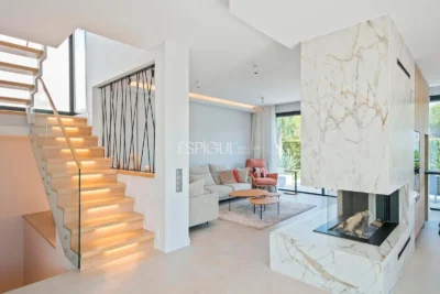 Великолепный отдельно стоящий дом с видом на море и частным бассейном в Монгате