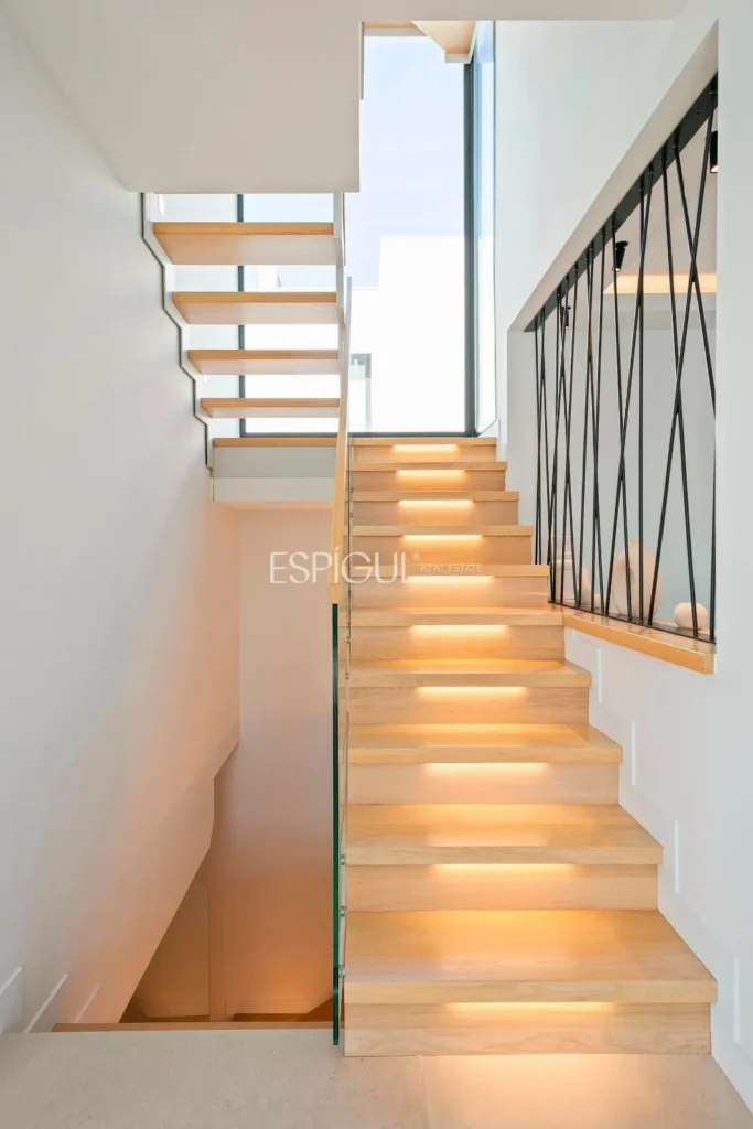 Великолепный отдельно стоящий дом с видом на море и частным бассейном в Монгате