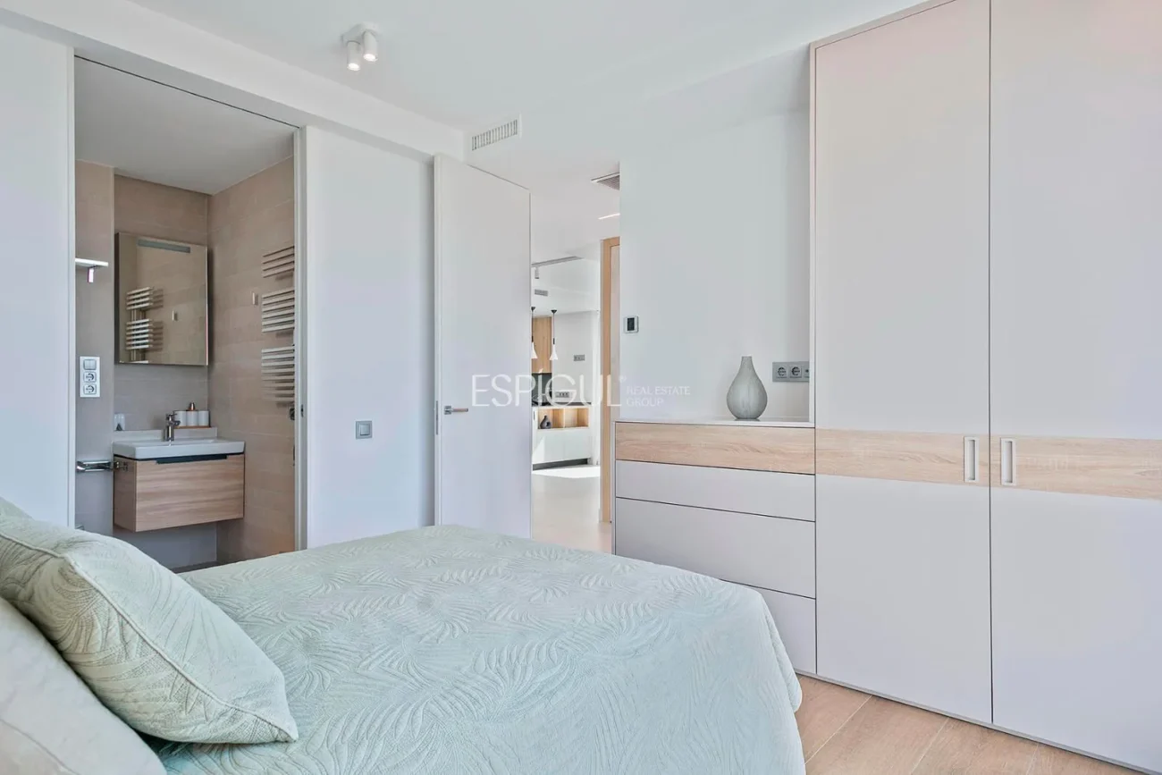 Великолепный отдельно стоящий дом с видом на море и частным бассейном в Монгате