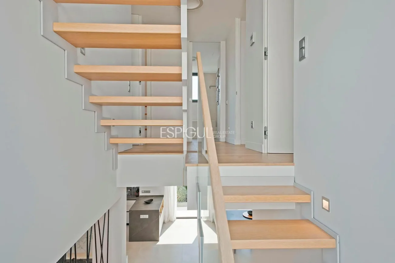 Великолепный отдельно стоящий дом с видом на море и частным бассейном в Монгате