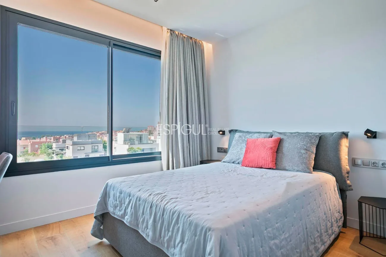 Великолепный отдельно стоящий дом с видом на море и частным бассейном в Монгате