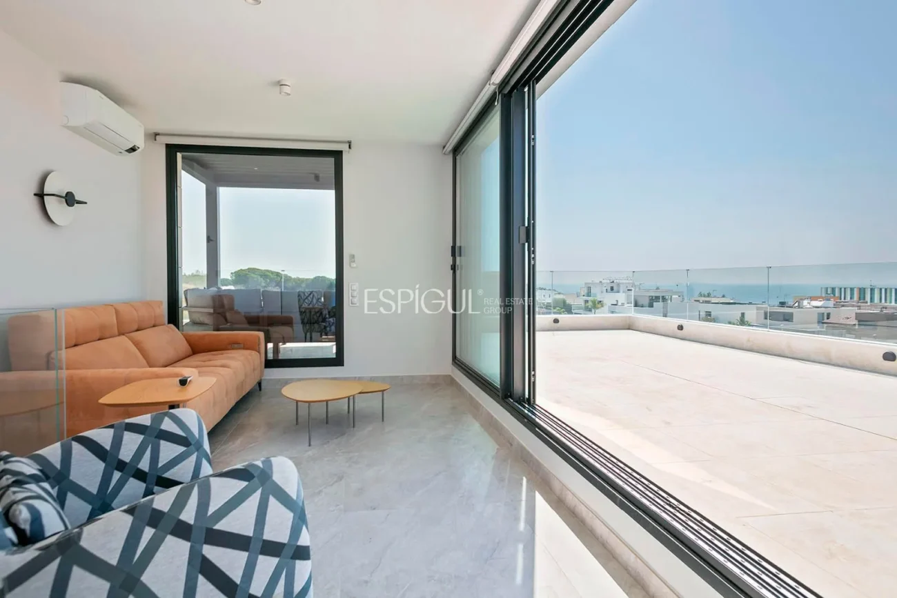 Великолепный отдельно стоящий дом с видом на море и частным бассейном в Монгате