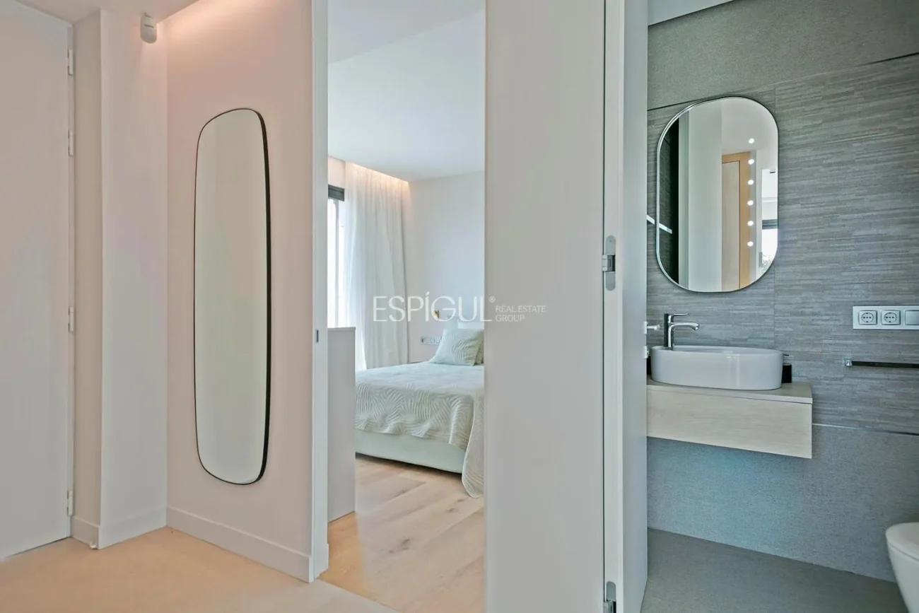 Великолепный отдельно стоящий дом с видом на море и частным бассейном в Монгате