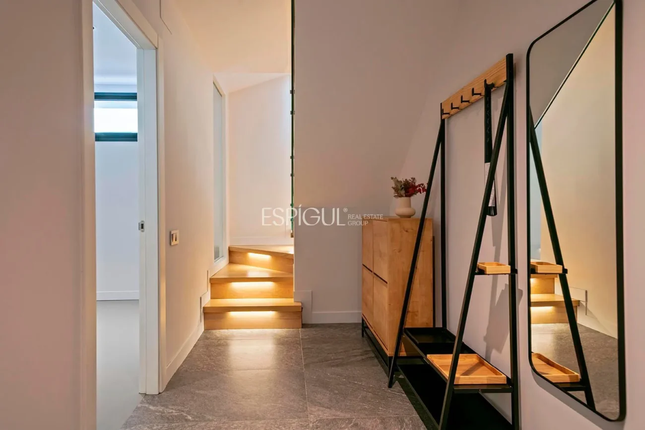 Великолепный отдельно стоящий дом с видом на море и частным бассейном в Монгате