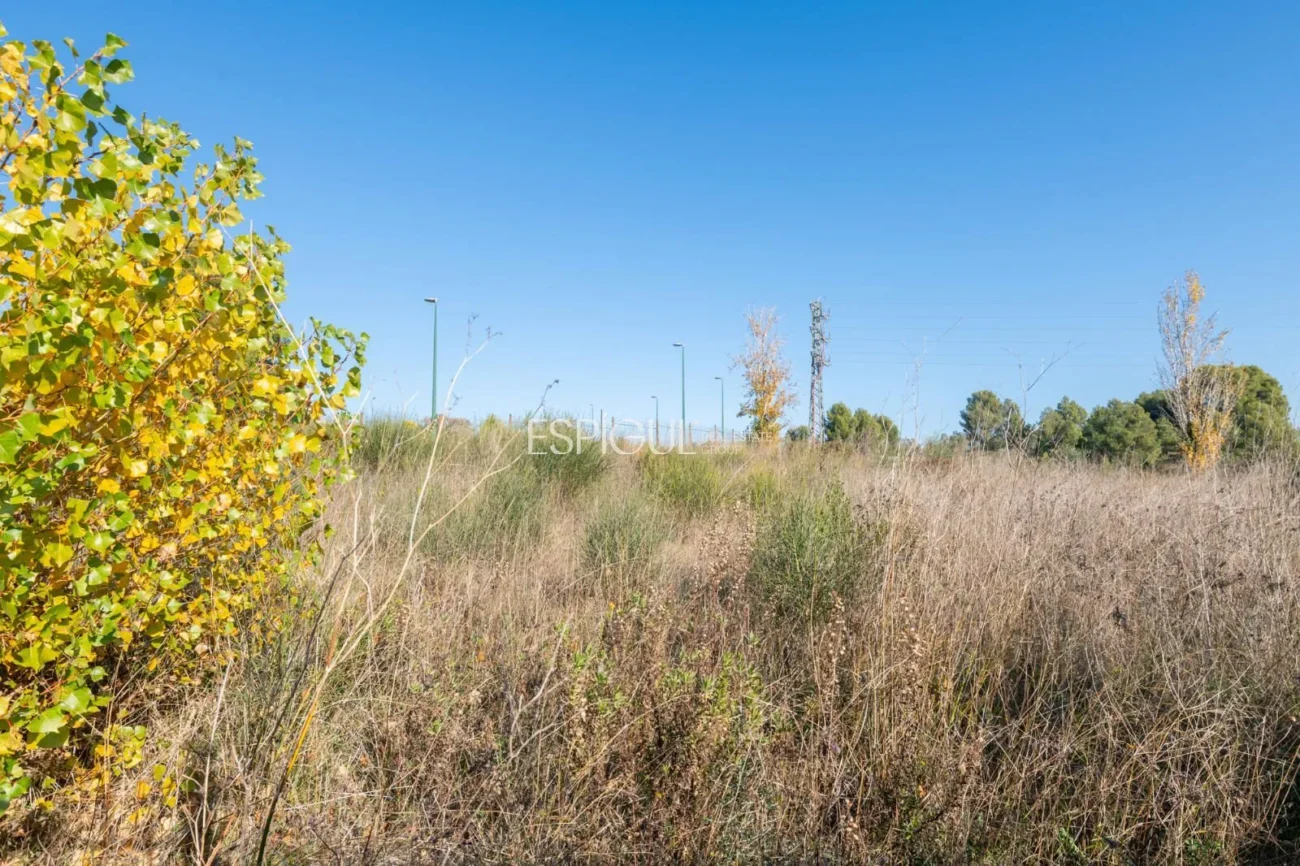 Plot for sale in Golf Masia Bach