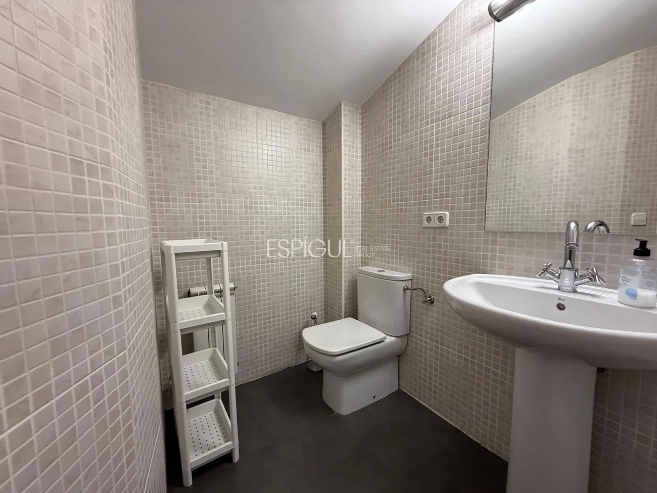 Appartement de trois pièces à louer dans le centre de Gérone