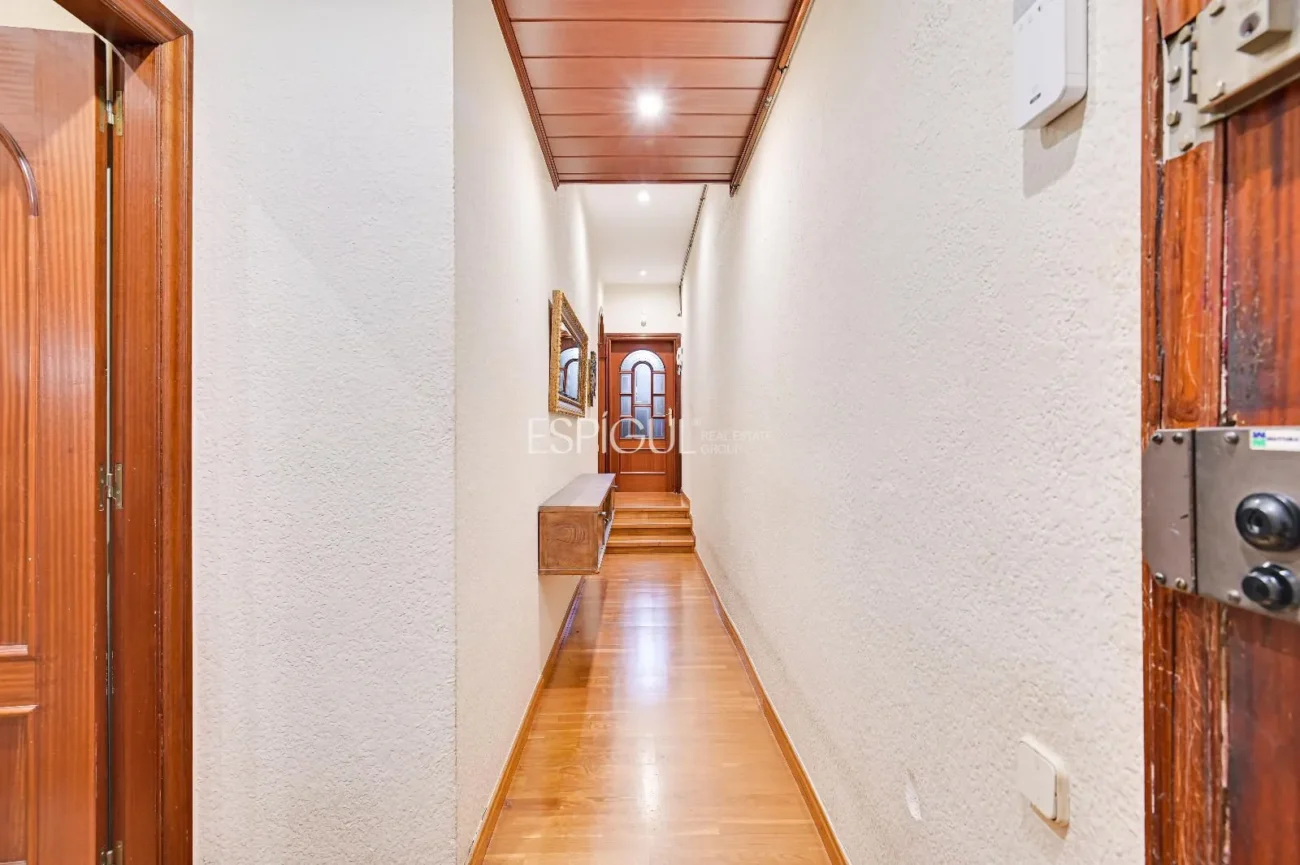 APARTMENT FOR SALE IN THE HEART OF EIXAMPLE
