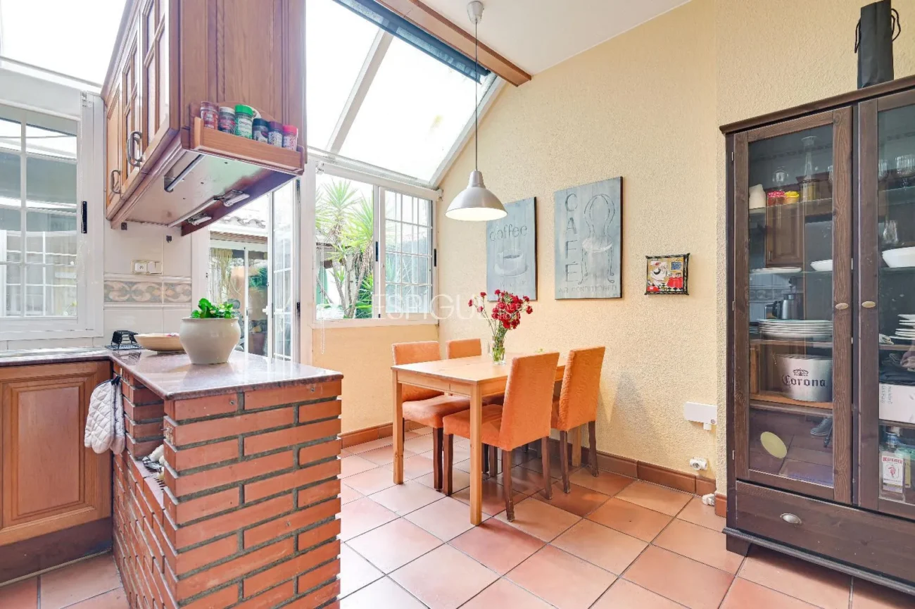 APARTMENT FOR SALE IN THE HEART OF EIXAMPLE