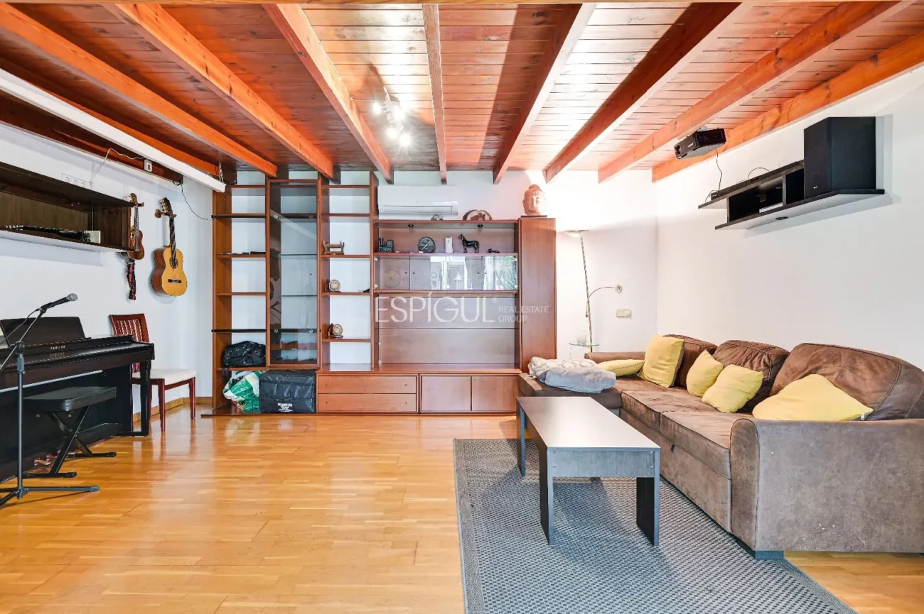 APARTMENT FOR SALE IN THE HEART OF EIXAMPLE