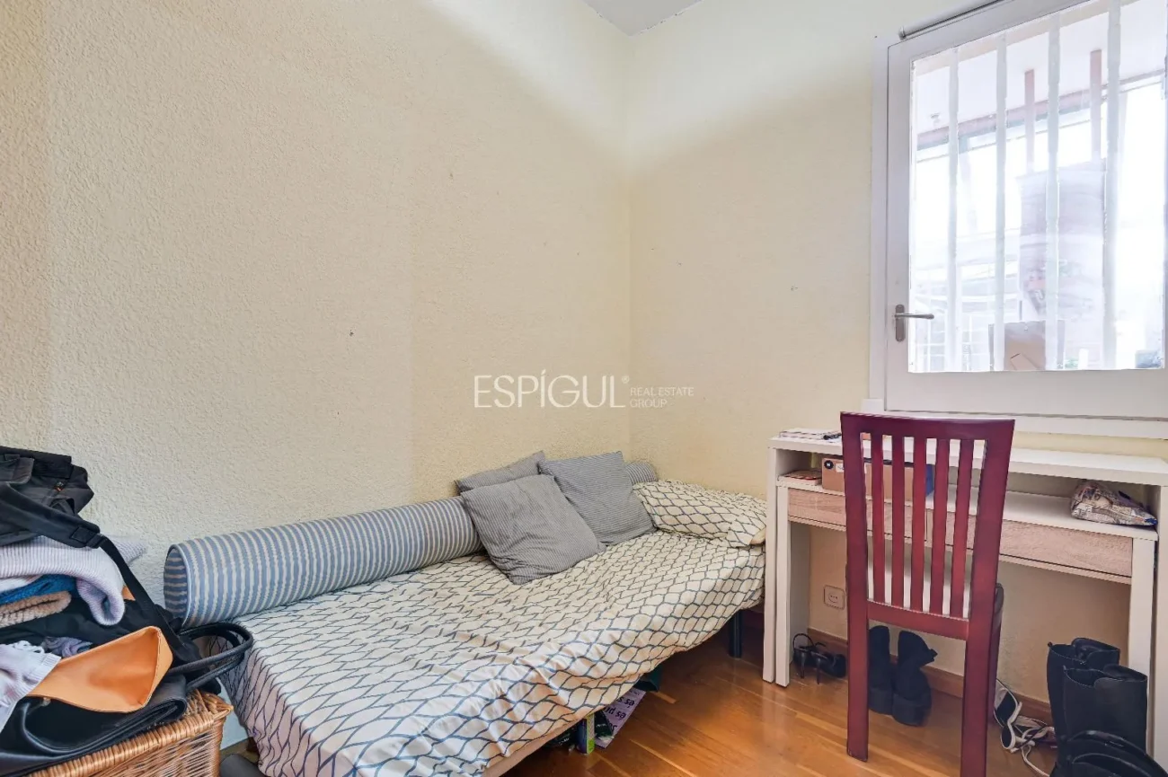 APARTMENT FOR SALE IN THE HEART OF EIXAMPLE