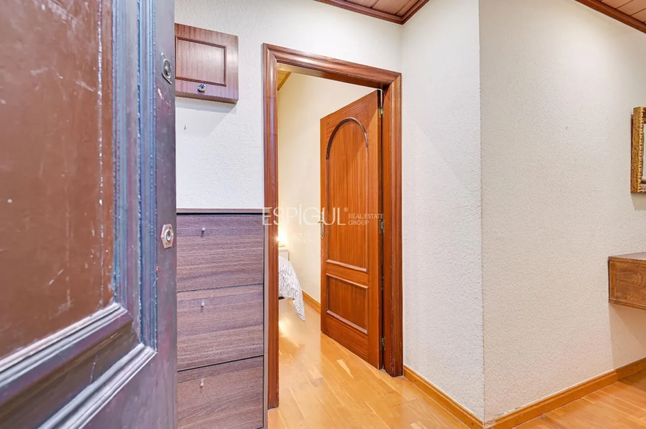 APARTMENT FOR SALE IN THE HEART OF EIXAMPLE