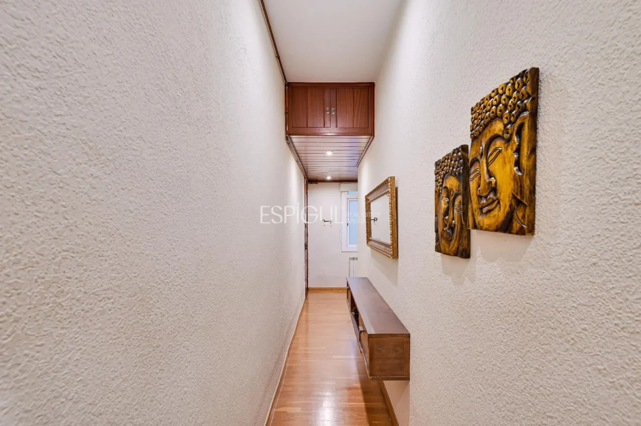 APARTMENT FOR SALE IN THE HEART OF EIXAMPLE