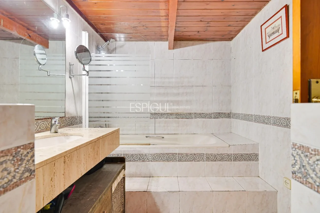 APARTMENT FOR SALE IN THE HEART OF EIXAMPLE