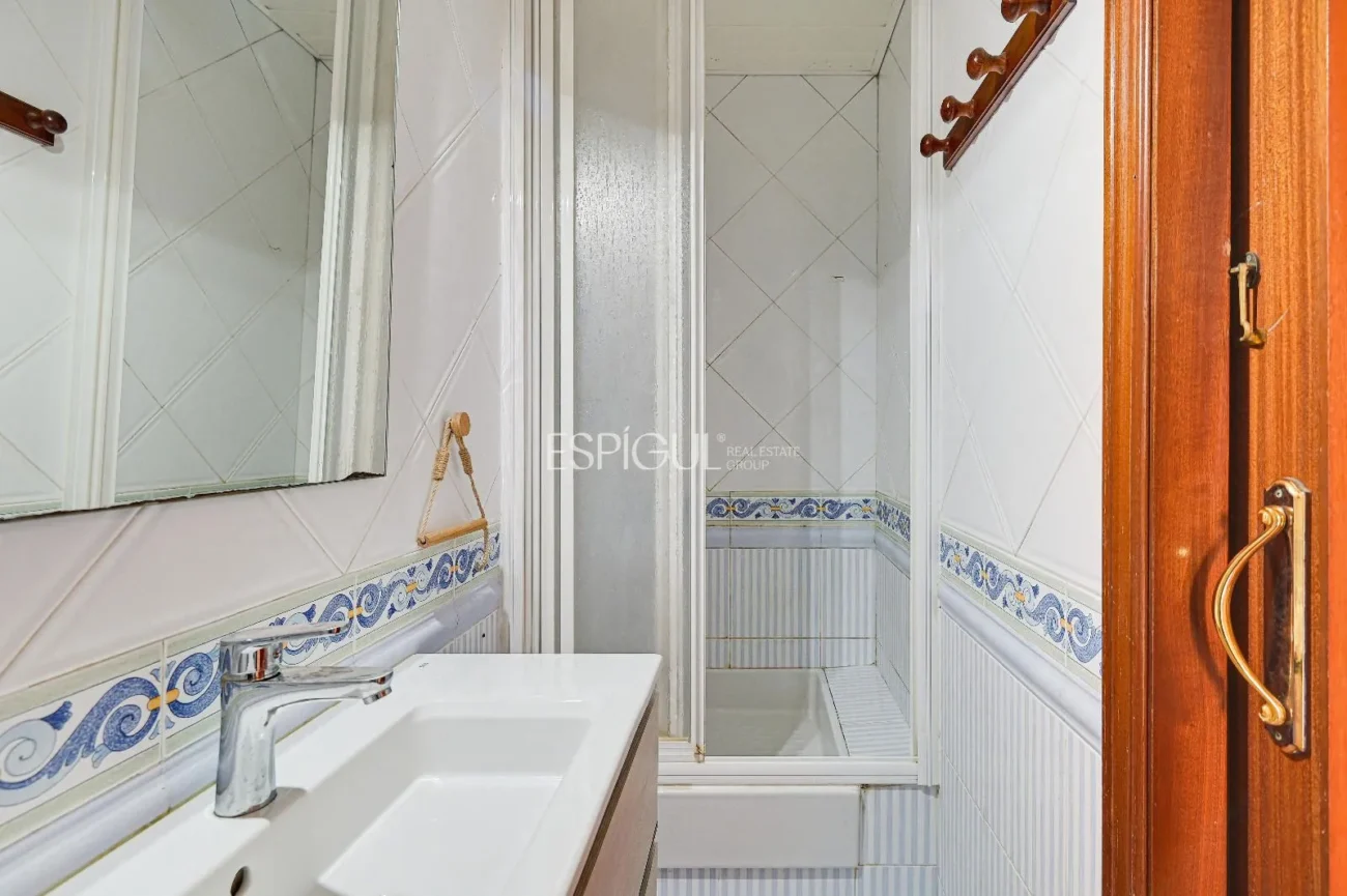 APARTMENT FOR SALE IN THE HEART OF EIXAMPLE