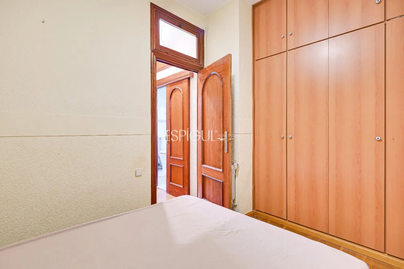 APARTMENT FOR SALE IN THE HEART OF EIXAMPLE