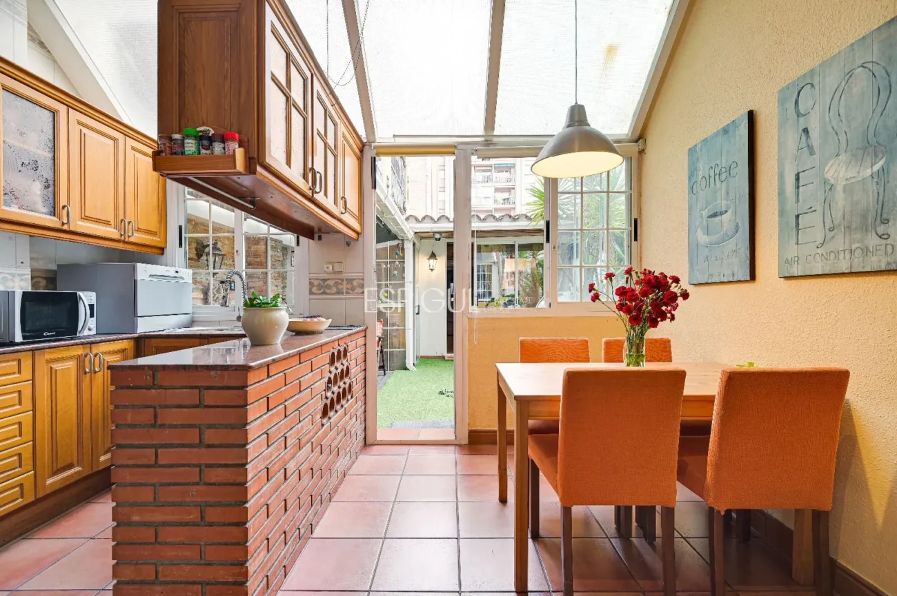 APARTMENT FOR SALE IN THE HEART OF EIXAMPLE