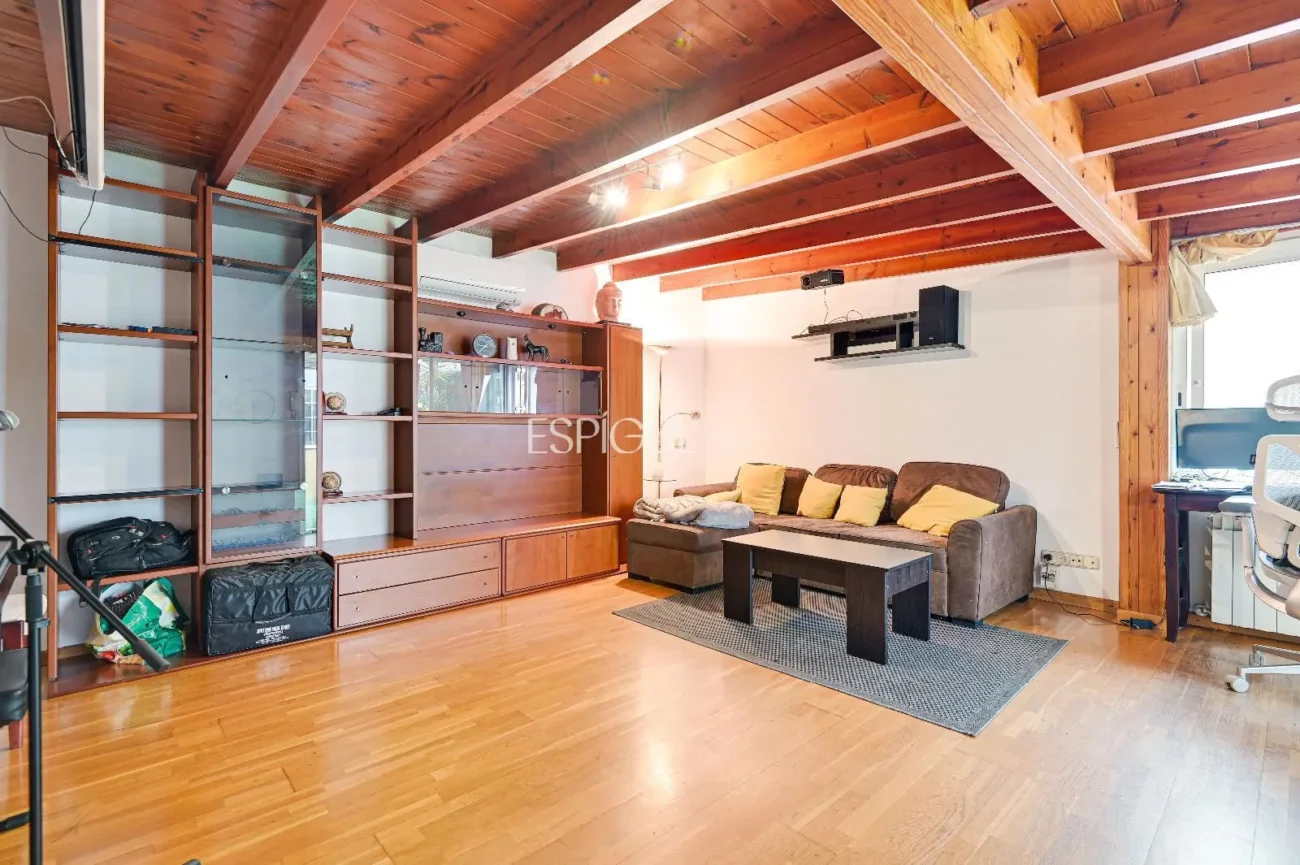 APARTMENT FOR SALE IN THE HEART OF EIXAMPLE