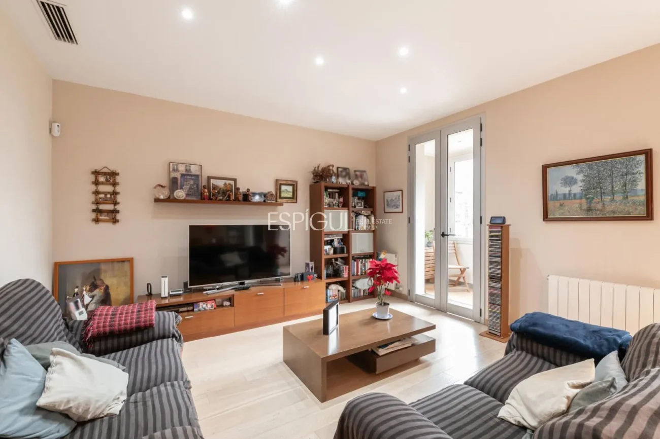 Apartment for sale in Antiga Esquerra de l’Eixample – Classic elegance and modern comfort