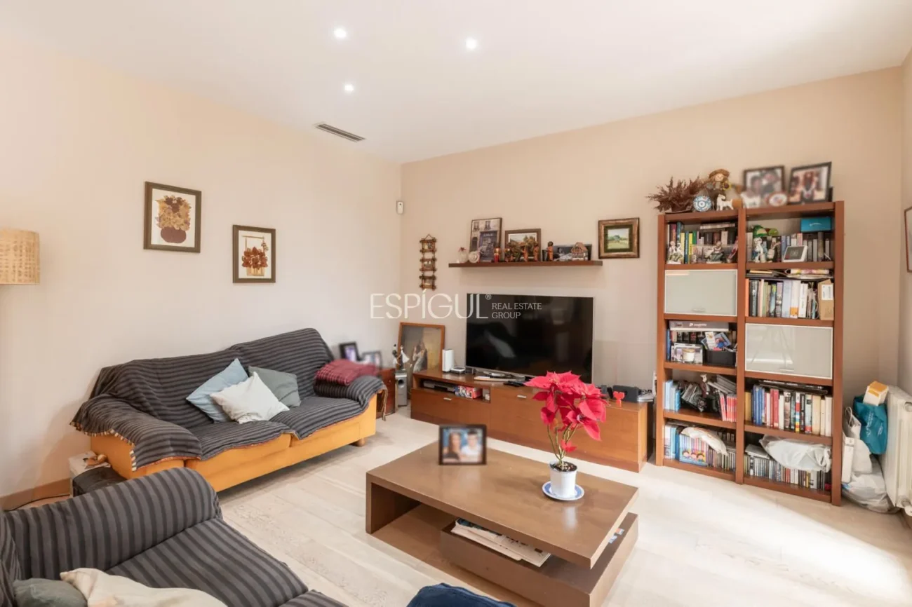 Apartment for sale in Antiga Esquerra de l’Eixample – Classic elegance and modern comfort