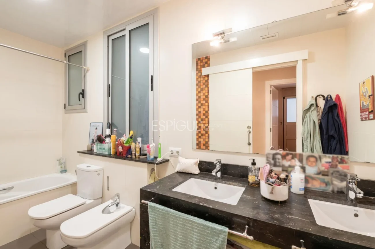 Wohnung zum Verkauf in der Antiga Esquerra de l’Eixample – Klassische Eleganz und moderner Komfort