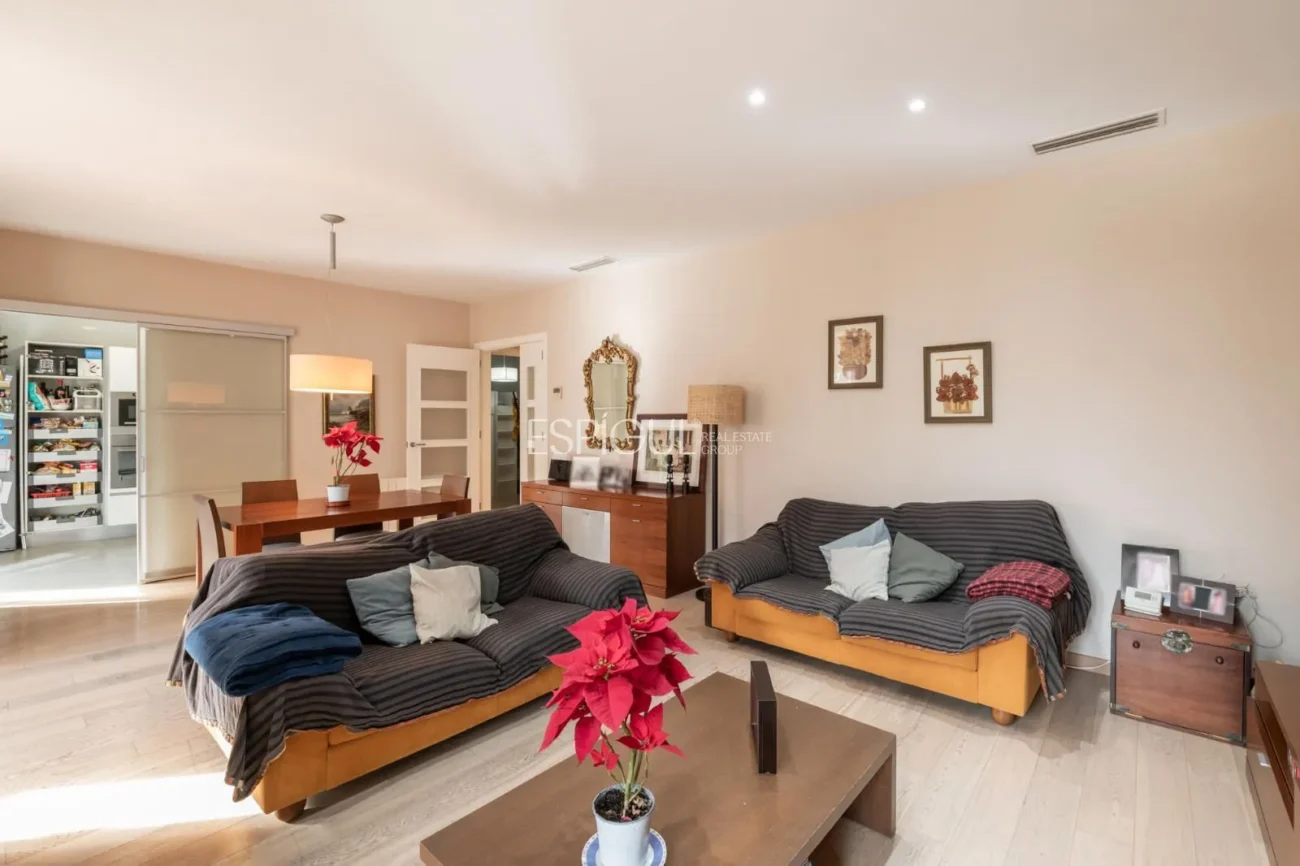 Wohnung zum Verkauf in der Antiga Esquerra de l’Eixample – Klassische Eleganz und moderner Komfort