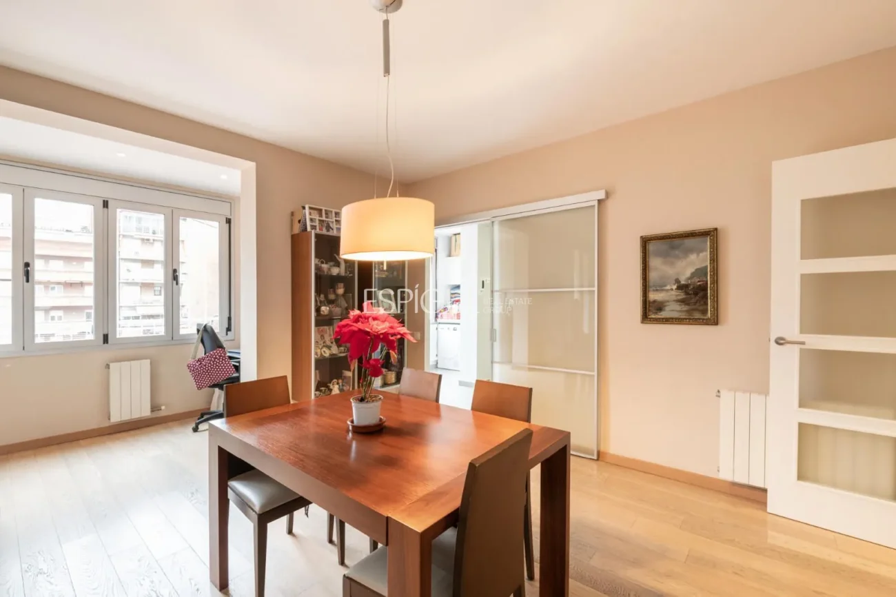 Wohnung zum Verkauf in der Antiga Esquerra de l’Eixample – Klassische Eleganz und moderner Komfort