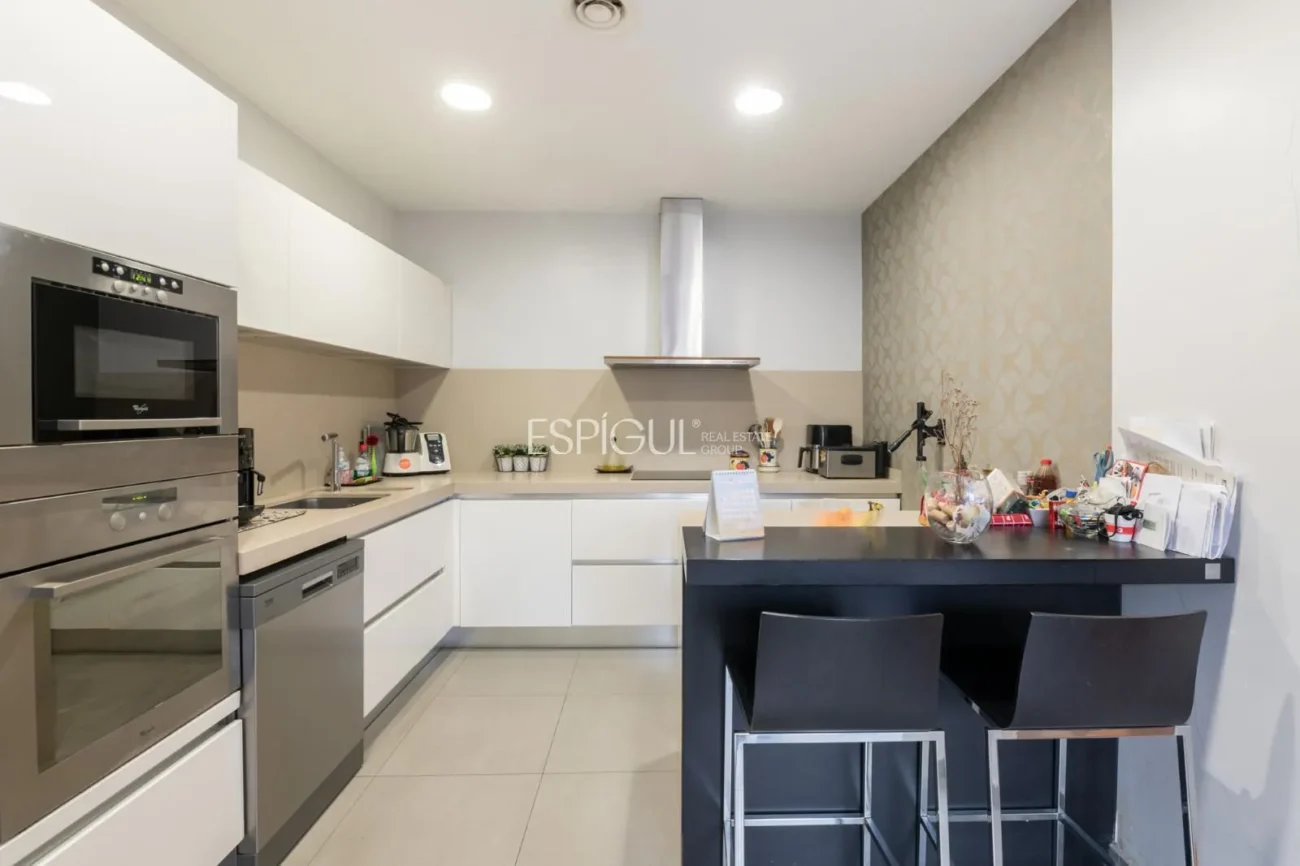 Wohnung zum Verkauf in der Antiga Esquerra de l’Eixample – Klassische Eleganz und moderner Komfort