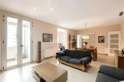 Piso en venta en la Antiga Esquerra de l’Eixample – Elegancia clásica y confort moderno