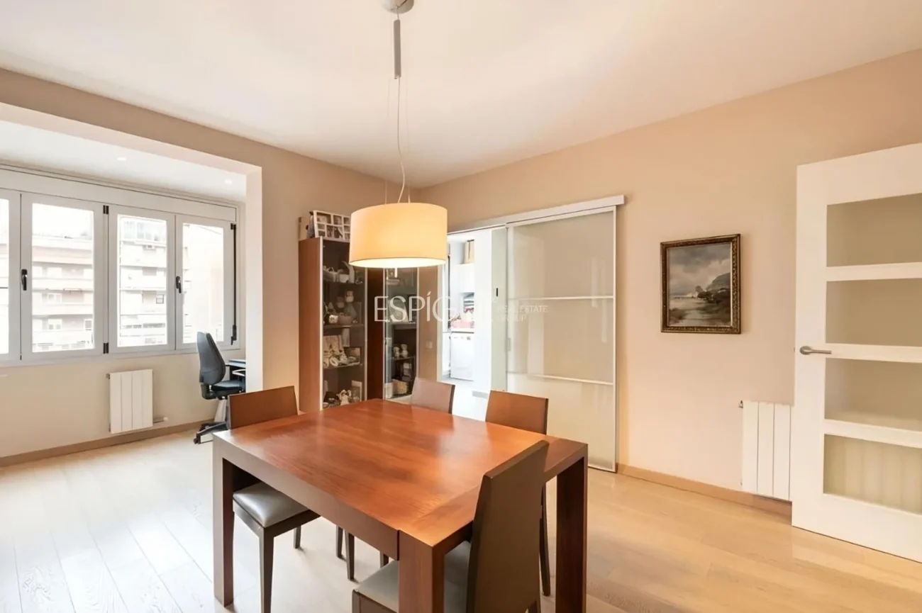 Piso en venta en la Antiga Esquerra de l’Eixample – Elegancia clásica y confort moderno