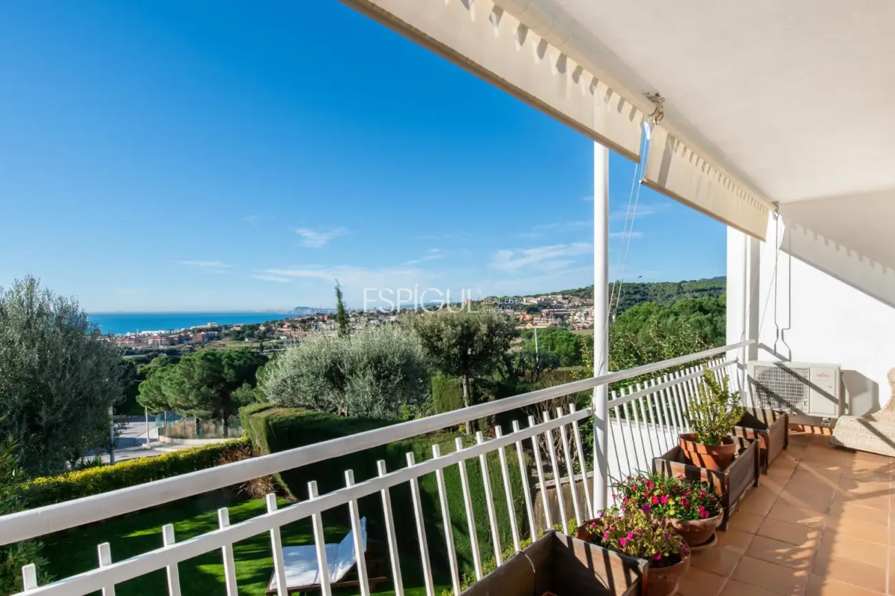 Adosado con espectaculares vistas en Sant Berger, Teia