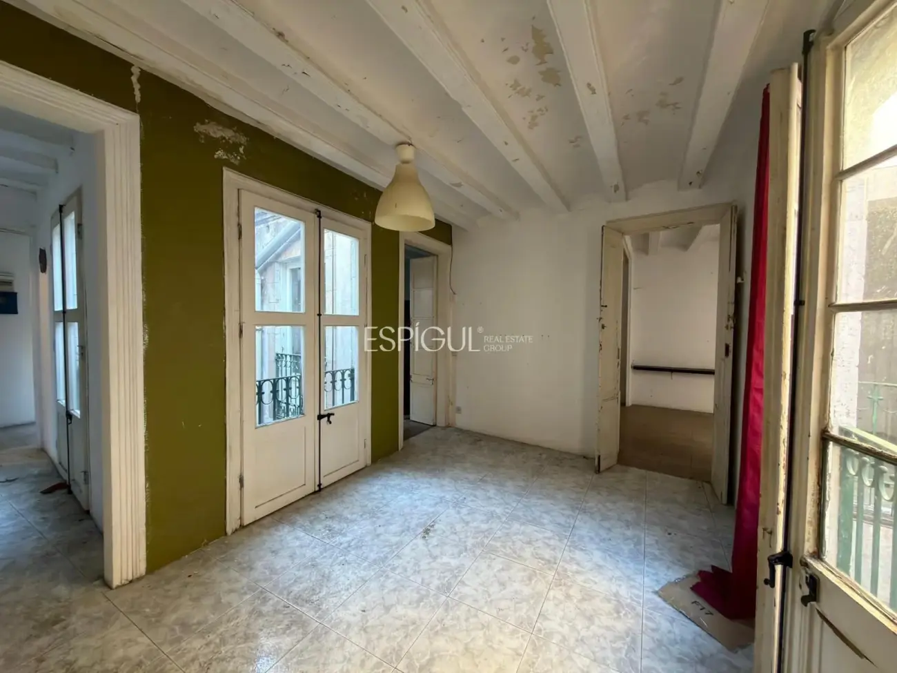 Penthouse for renovation on Carrer de Ferran, El Gòtic