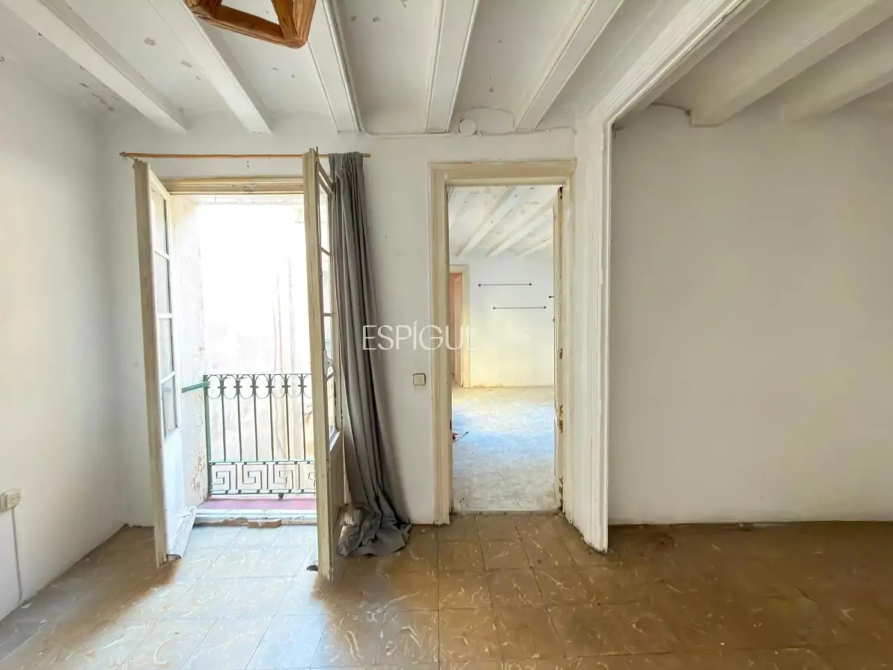 Penthouse for renovation on Carrer de Ferran, El Gòtic