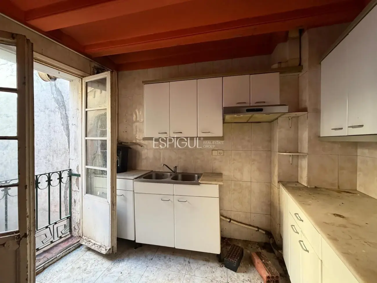 Penthouse for renovation on Carrer de Ferran, El Gòtic