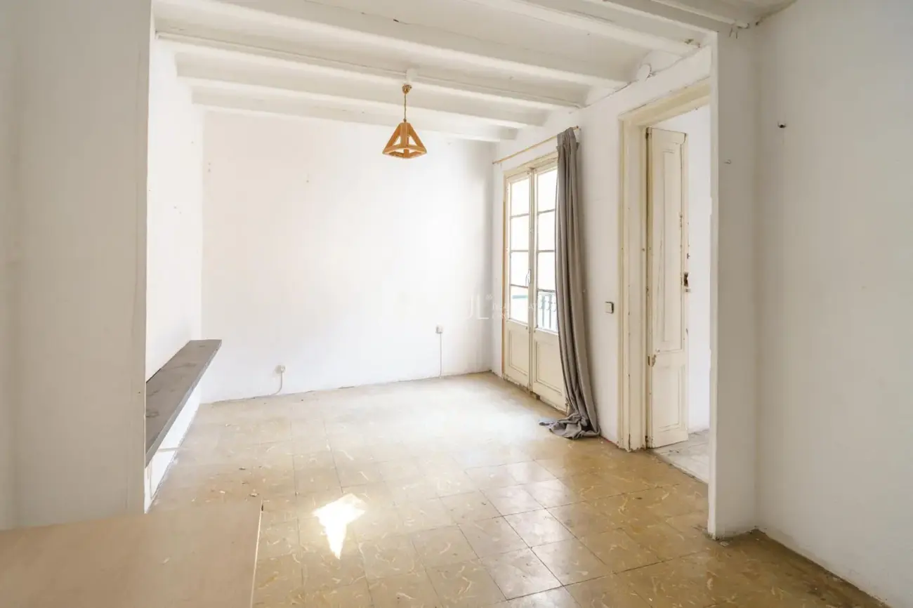 Penthouse for renovation on Carrer de Ferran, El Gòtic