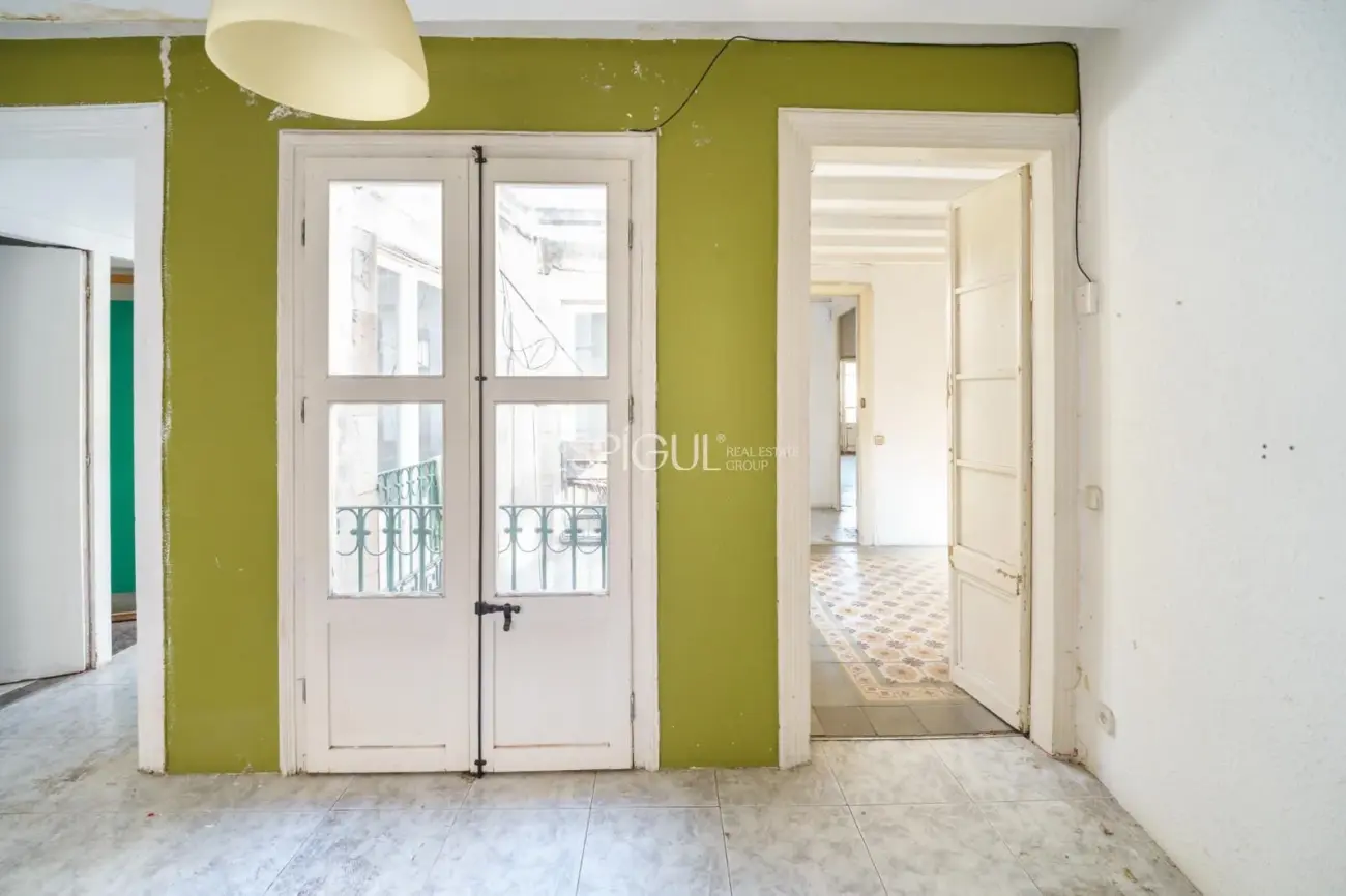 Penthouse for renovation on Carrer de Ferran, El Gòtic