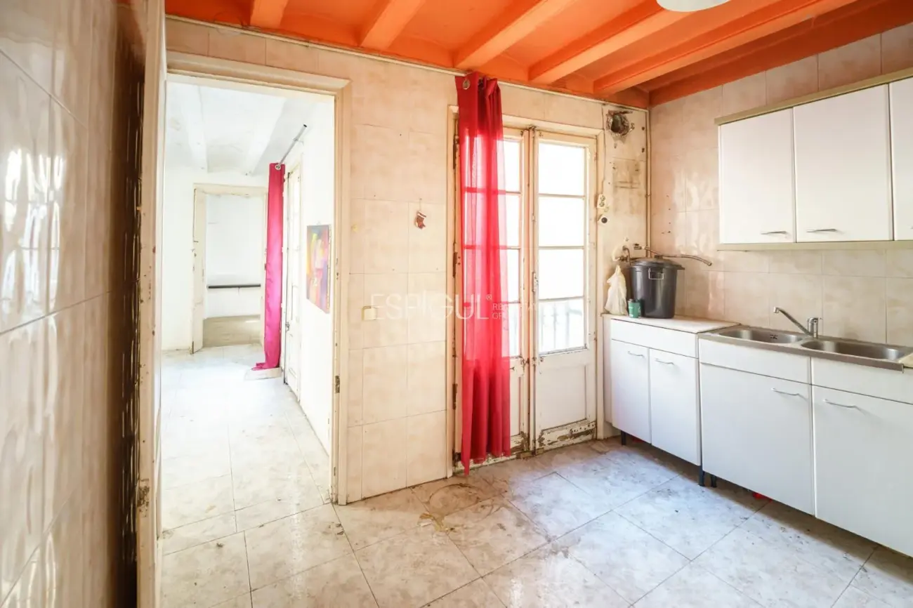 Penthouse for renovation on Carrer de Ferran, El Gòtic