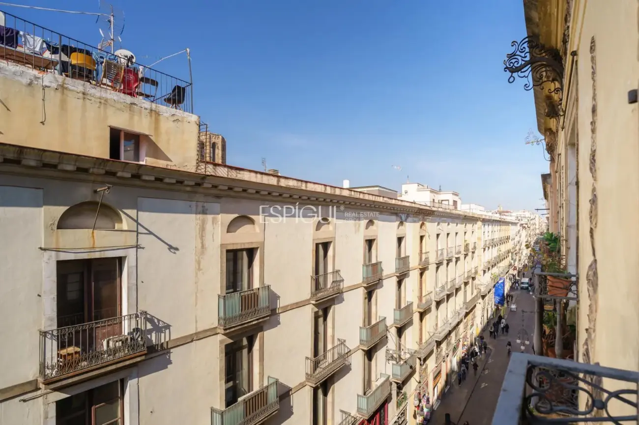 Penthouse for renovation on Carrer de Ferran, El Gòtic