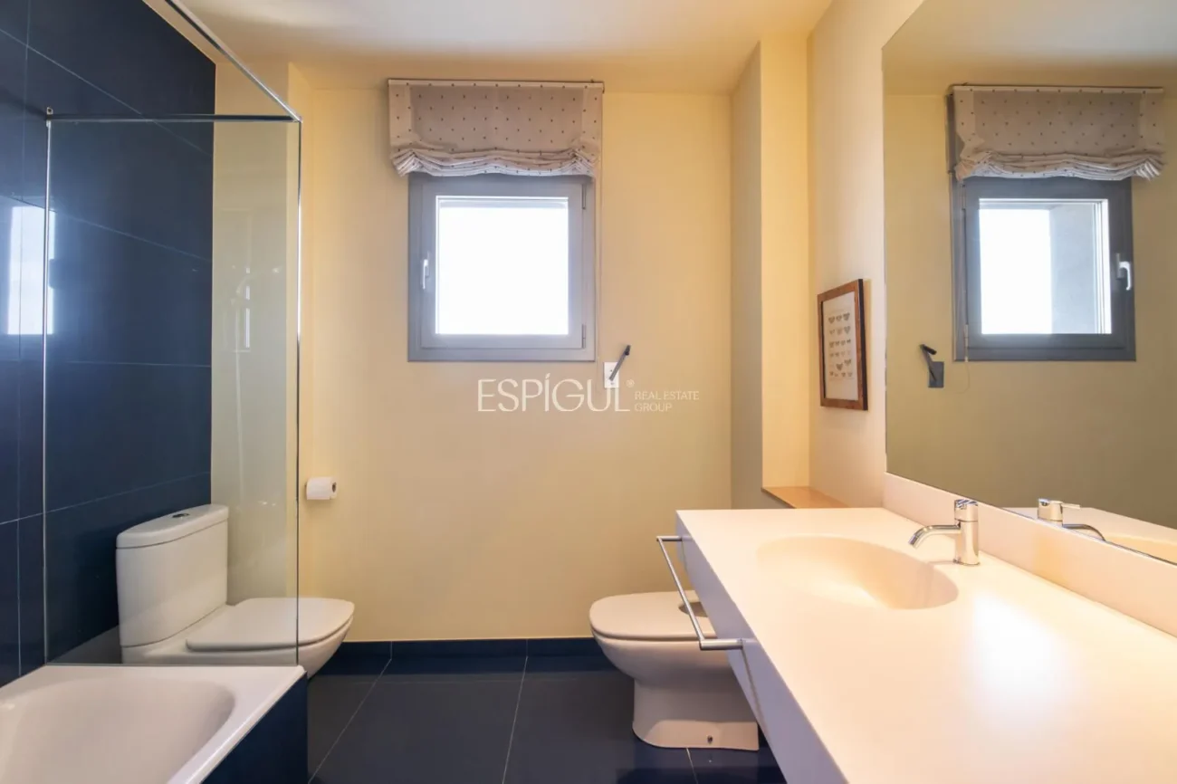 Villa for Sale in Arxiu, Sant Cugat Del Vallés