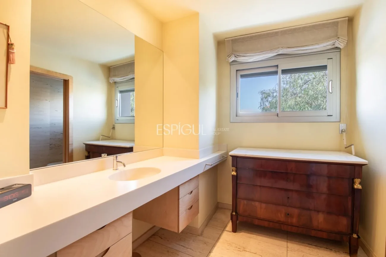 Villa for Sale in Arxiu, Sant Cugat Del Vallés