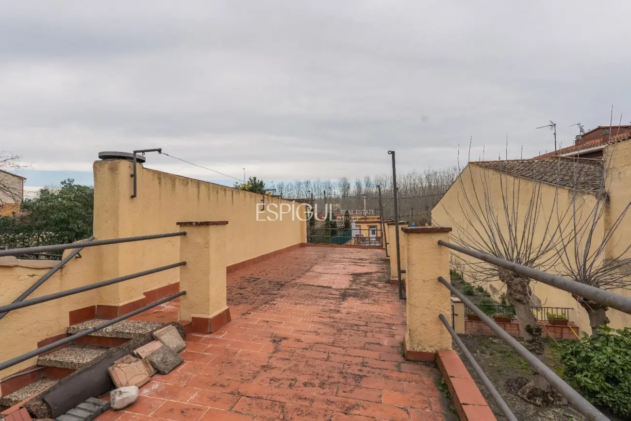 Elegante casa familiar en Riudarenes de 7 habitaciones