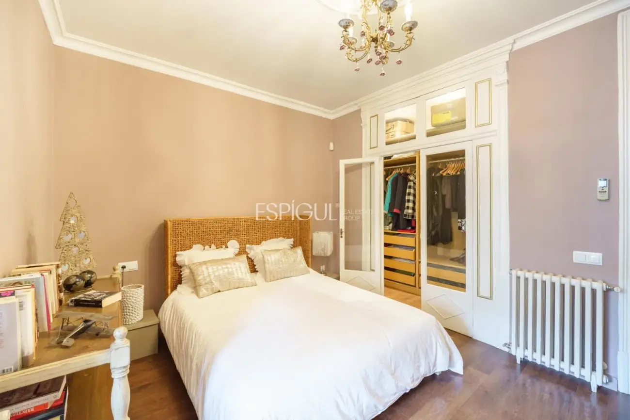 Эксклюзивная квартира с частной террасой в районе Эшампле – Сант-Антони