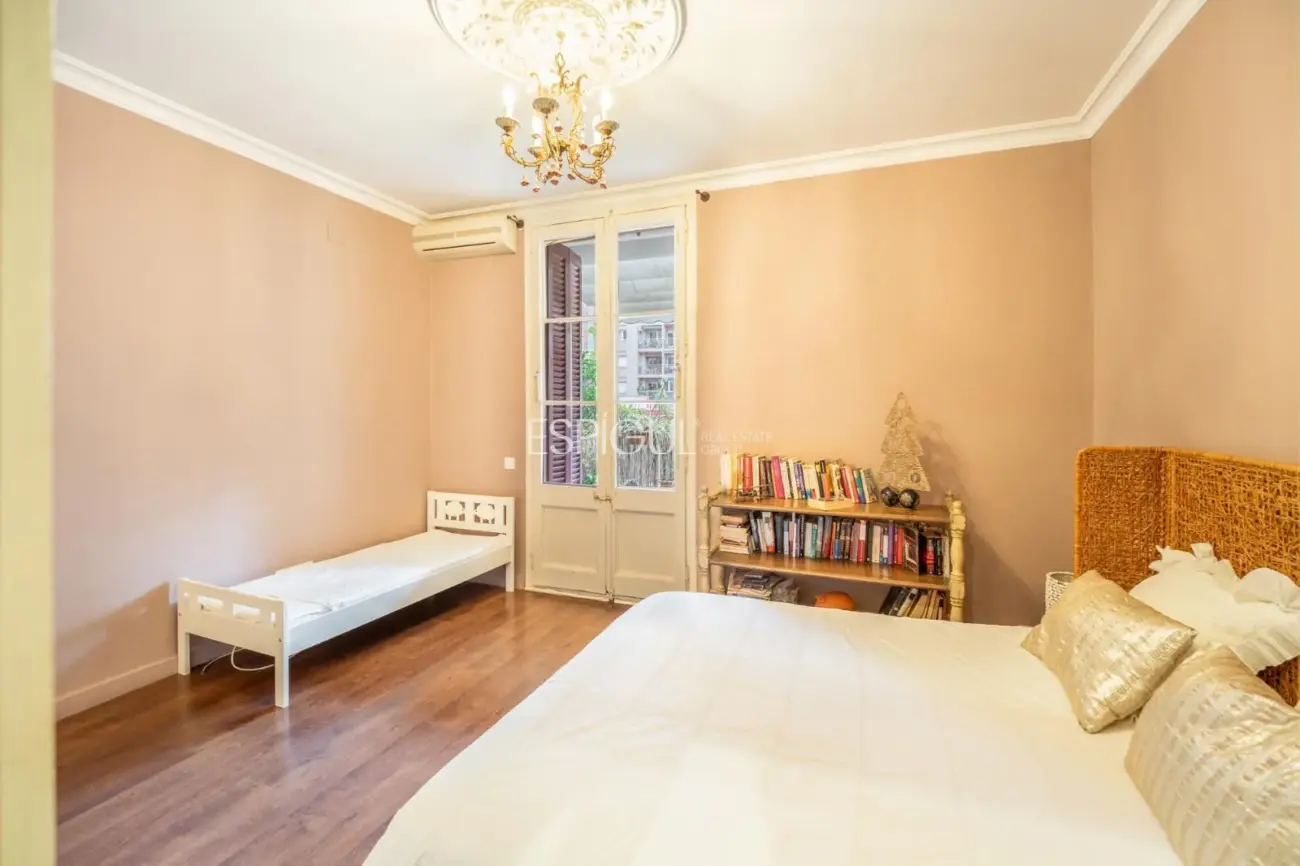 Эксклюзивная квартира с частной террасой в районе Эшампле – Сант-Антони