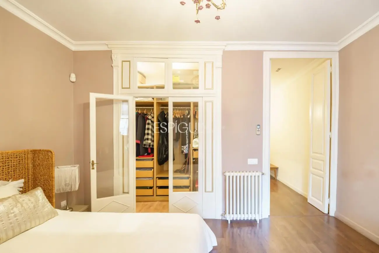 Эксклюзивная квартира с частной террасой в районе Эшампле – Сант-Антони