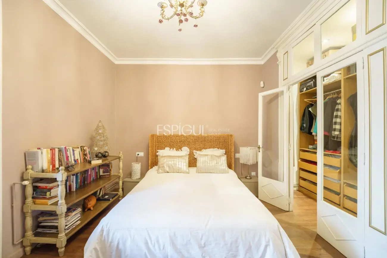 Эксклюзивная квартира с частной террасой в районе Эшампле – Сант-Антони