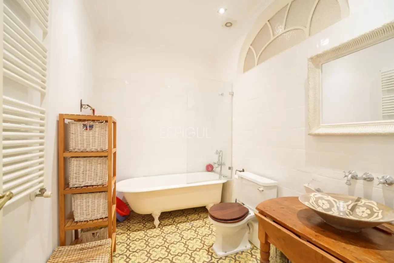 Эксклюзивная квартира с частной террасой в районе Эшампле – Сант-Антони