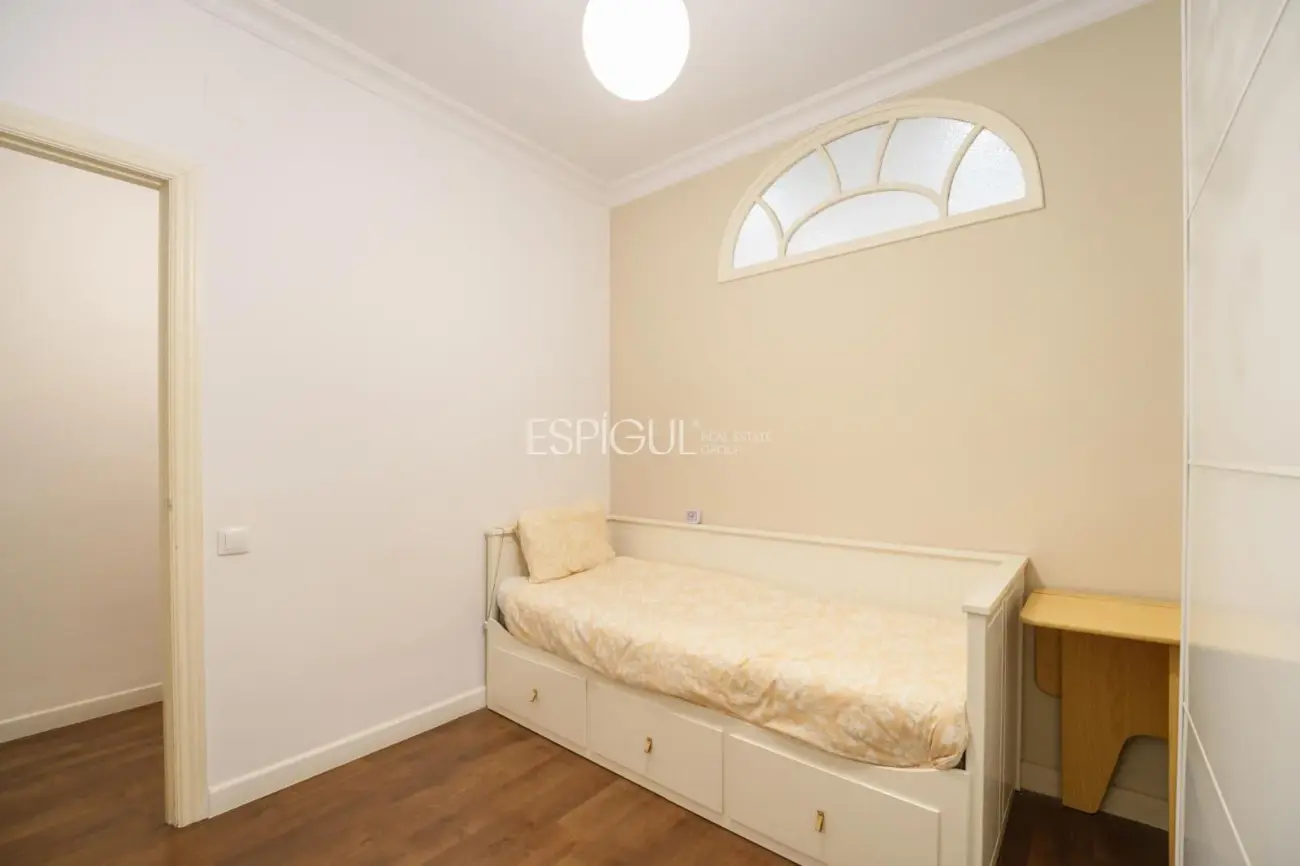 Эксклюзивная квартира с частной террасой в районе Эшампле – Сант-Антони