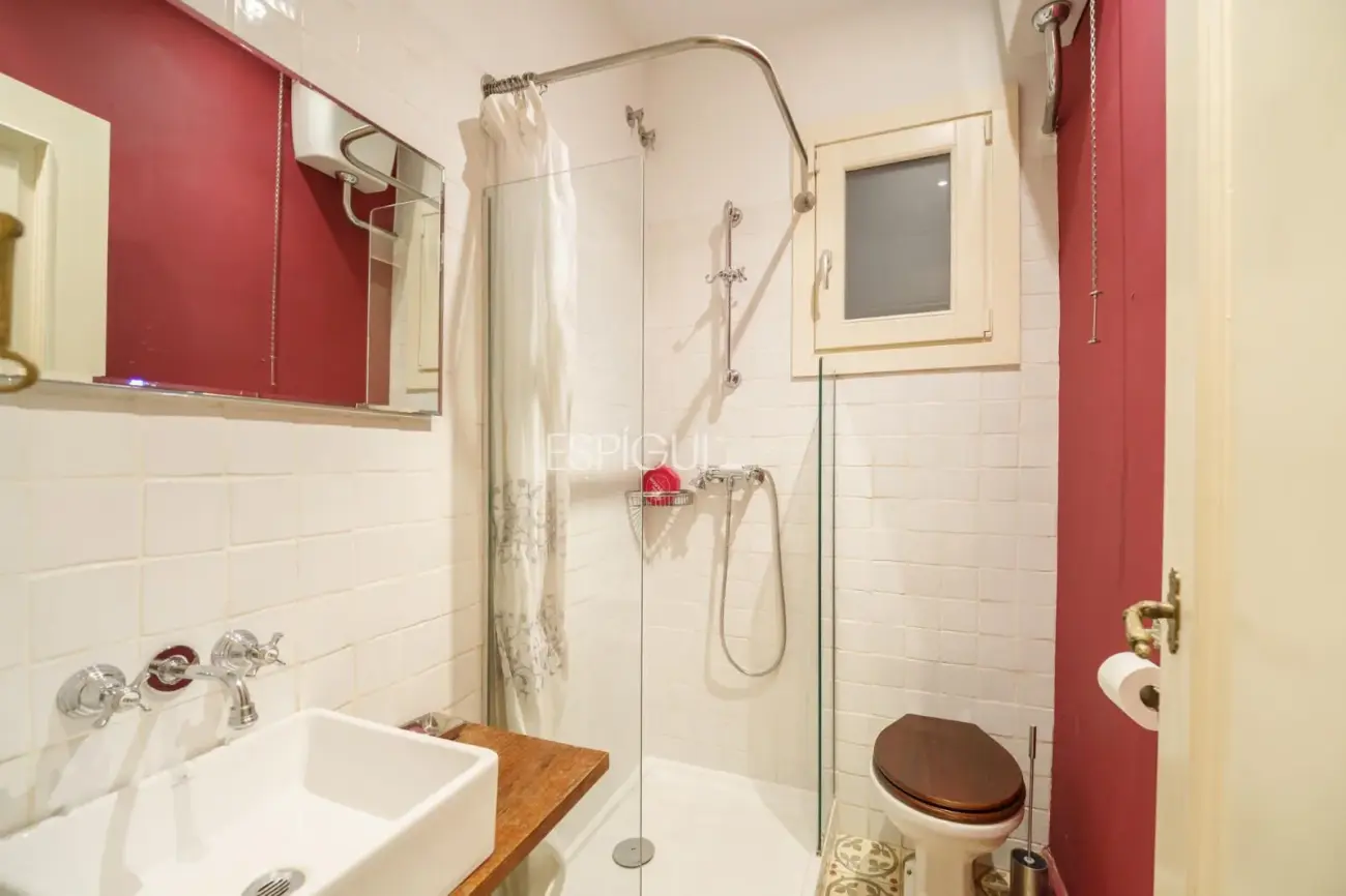 Эксклюзивная квартира с частной террасой в районе Эшампле – Сант-Антони