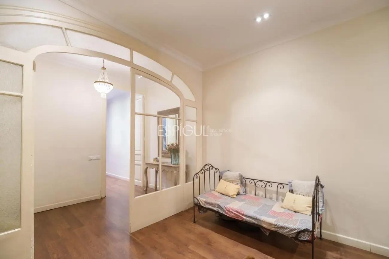 Эксклюзивная квартира с частной террасой в районе Эшампле – Сант-Антони